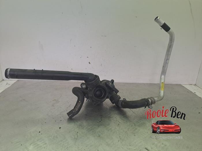 Gebruikte Thermostaathuis Mercedes E (W213) E-200 2.0 Turbo 16V Prijs € 75,00 Margeregeling aangeboden door Rooie Ben autodemontage