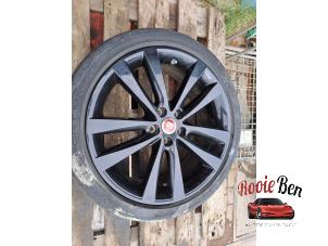 Gebruikte Velg + Band Jaguar XE 2.0 200 Turbo 16V Prijs op aanvraag aangeboden door Rooie Ben autodemontage