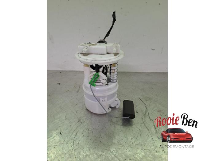 Gebruikte Tank element Pomp Dacia Sandero II 0.9 TCE 90 12V Prijs € 50,00 Margeregeling aangeboden door Rooie Ben autodemontage