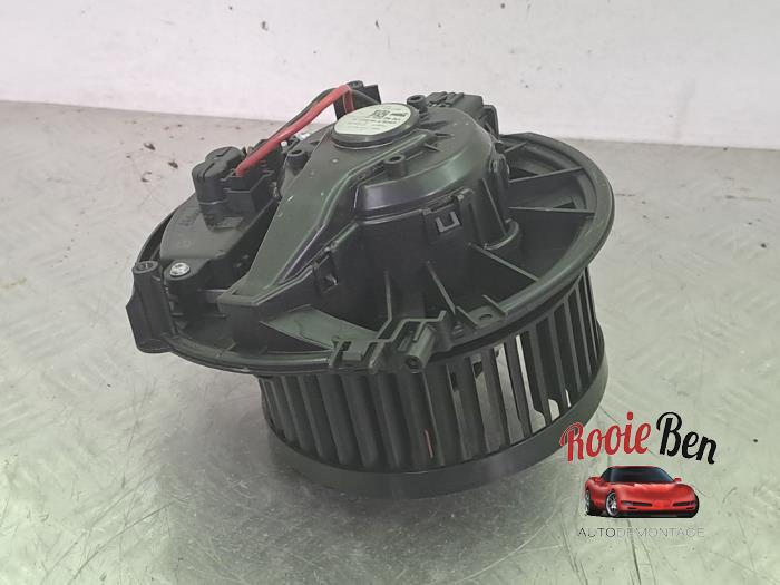 Gebruikte Blower Volkswagen Golf VIII (CD1) 2.0 TSI R 16V 4Motion Prijs € 75,00 Margeregeling aangeboden door Rooie Ben autodemontage