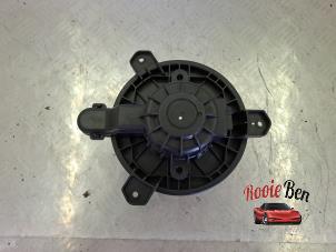 Gebruikte Kachel Ventilatiemotor Opel Karl 1.0 12V Prijs € 40,00 Margeregeling aangeboden door Rooie Ben autodemontage