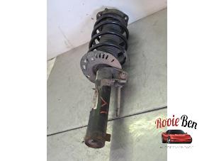 Gebruikte Voorpoot links Volkswagen Touran (1T3) 1.6 TDI 16V Prijs € 60,00 Margeregeling aangeboden door Rooie Ben autodemontage