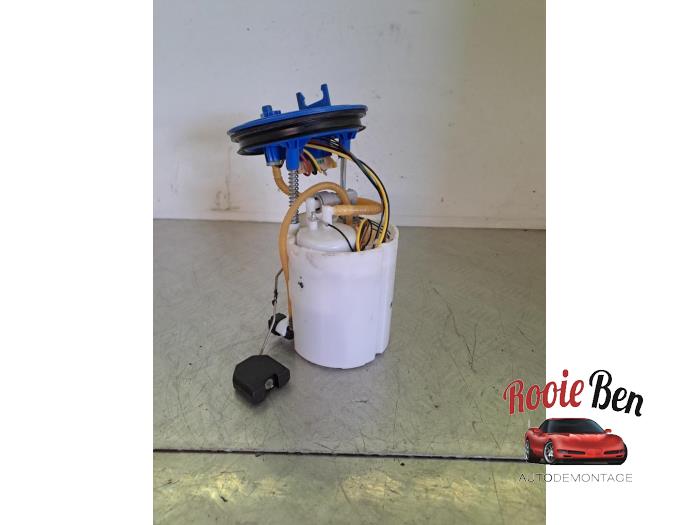 Gebruikte Tank element Pomp Volkswagen Golf VIII (CD1) 2.0 TSI R 16V 4Motion Prijs € 125,00 Margeregeling aangeboden door Rooie Ben autodemontage