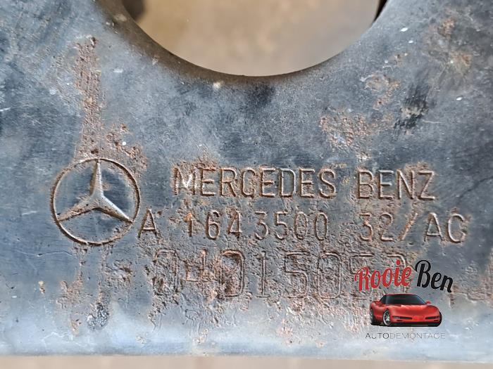Subframe van een Mercedes-Benz ML II (164/4JG) 3.5 350 4-Matic V6 24V 2005