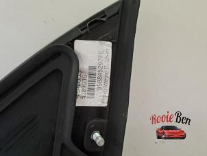 Gebruikte Ruit Driehoek rechts-achter Porsche Macan (95B) 3.0 S Diesel V6 24V Prijs op aanvraag aangeboden door Rooie Ben autodemontage