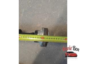 Gebruikte Tussenas Jaguar XE 2.0 200 Turbo 16V Prijs op aanvraag aangeboden door Rooie Ben autodemontage