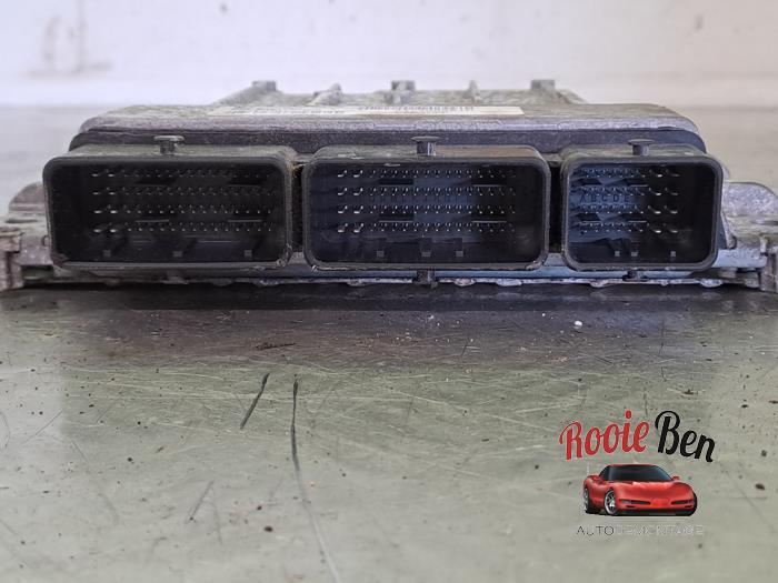 Gebruikte Computer Motormanagement Renault Grand Scénic III (JZ) 1.2 16V TCe 115 Prijs € 40,00 Margeregeling aangeboden door Rooie Ben autodemontage