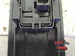 Gebruikte Raam schakelaar elektrisch Renault Grand Scénic III (JZ) 1.2 16V TCe 115 Prijs € 10,00 Margeregeling aangeboden door Rooie Ben autodemontage