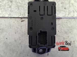 Gebruikte Handrem schakelaar Renault Grand Scénic III (JZ) 1.2 16V TCe 115 Prijs op aanvraag aangeboden door Rooie Ben autodemontage