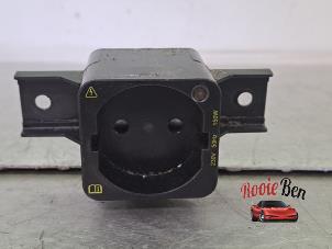 Gebruikte Oplaadpunt stekker aansluiting Ford Transit Custom 2.0 TDCi 16V Eco Blue 170 Prijs op aanvraag aangeboden door Rooie Ben autodemontage