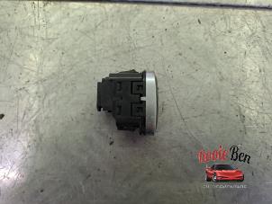 Gebruikte Schakelaar Centr. Deurvergrendeling Ford Transit Custom 2.0 TDCi 16V Eco Blue 170 Prijs € 10,00 Margeregeling aangeboden door Rooie Ben autodemontage