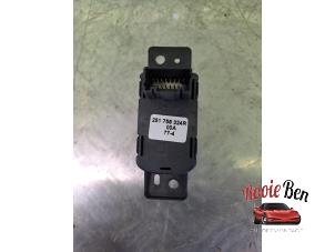 Gebruikte Handrem schakelaar Nissan Townstar 45 kWh Prijs op aanvraag aangeboden door Rooie Ben autodemontage