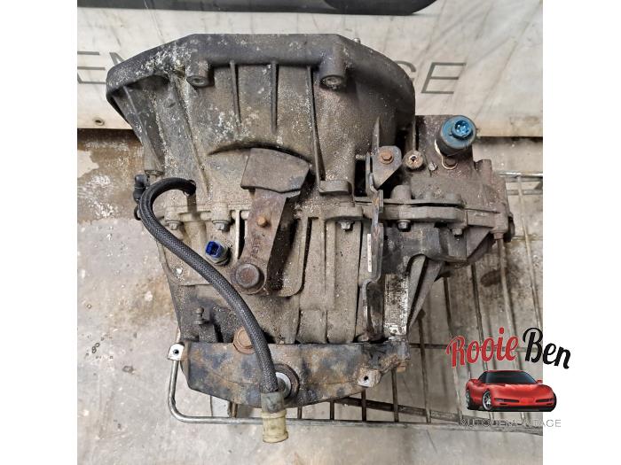 Versnellingsbak van een Opel Vivaro 2.0 CDTI 16V 2013