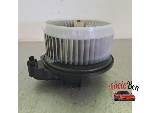 Gebruikte Kachel Ventilatiemotor Toyota RAV4 (A3) 2.0 16V VVT-i 4x4 Prijs op aanvraag aangeboden door Rooie Ben autodemontage