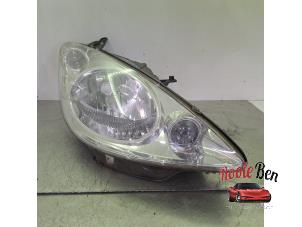 Gebruikte Koplamp rechts Peugeot 1007 (KM) 1.6 GTI,Gentry 16V Prijs € 50,00 Margeregeling aangeboden door Rooie Ben autodemontage