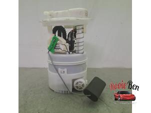 Gebruikte Brandstofpomp Elektrisch Dacia Sandero I (BS) 1.6 Prijs € 50,00 Margeregeling aangeboden door Rooie Ben autodemontage