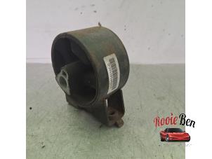 Gebruikte Motorrubber Dodge Avenger (JS) 2.0 16V Prijs op aanvraag aangeboden door Rooie Ben autodemontage