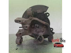 Gebruikte Fusee rechts-achter Dodge Avenger (JS) 2.0 16V Prijs € 95,00 Margeregeling aangeboden door Rooie Ben autodemontage