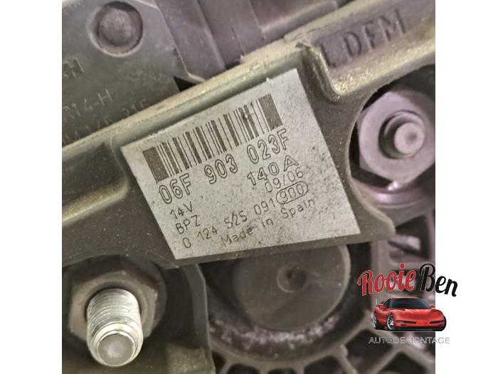Dynamo van een Volkswagen Passat Variant (3C5) 2.0 FSI 16V 2006