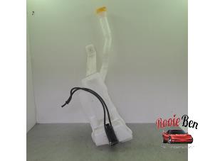 Gebruikte Ruitensproeiertank voor Nissan Townstar 1.3 TCE 130 16V Prijs op aanvraag aangeboden door Rooie Ben autodemontage