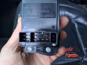 Gebruikte Elektrisch Raam Schakelaar Dodge Ram 1500 (DR/DH/D1/DC/DM) 5.7 V8 Hemi 1500 4x2 Prijs op aanvraag aangeboden door Rooie Ben autodemontage