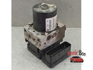 Gebruikte ABS Pomp Dodge 1500 Crew Cab (DS) 5.7 Hemi V8 4x4 Prijs op aanvraag aangeboden door Rooie Ben autodemontage