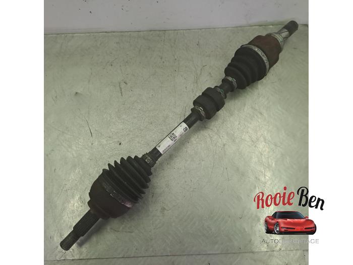 Gebruikte Aandrijfas links-voor Nissan Micra (K14) 0.9 IG-T 12V Prijs € 50,00 Margeregeling aangeboden door Rooie Ben autodemontage