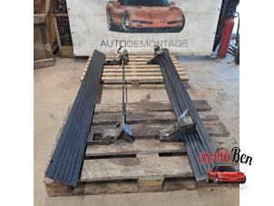 Gebruikte Treeplankset links + rechts Dodge 1500 Crew Cab (DS) 5.7 Hemi V8 4x4 Prijs op aanvraag aangeboden door Rooie Ben autodemontage