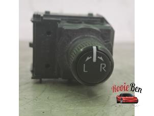 Gebruikte Schakelaar Spiegel Toyota Yaris IV (P21/PA1/PH1) 1.5 12V Hybrid 115 Prijs € 25,00 Margeregeling aangeboden door Rooie Ben autodemontage