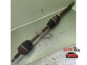 Gebruikte Homokineetas rechts-voor Renault Captur (2R) 1.2 TCE 16V EDC Prijs € 75,00 Margeregeling aangeboden door Rooie Ben autodemontage