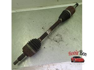 Gebruikte Homokineetas links-voor Renault Captur (2R) 1.2 TCE 16V EDC Prijs € 75,00 Margeregeling aangeboden door Rooie Ben autodemontage