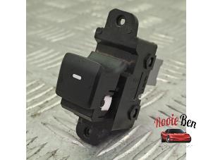 Gebruikte Schakelaar Elektrisch Raam Hyundai i20 (GBB) 1.0 T-GDI 100 12V Prijs € 10,00 Margeregeling aangeboden door Rooie Ben autodemontage