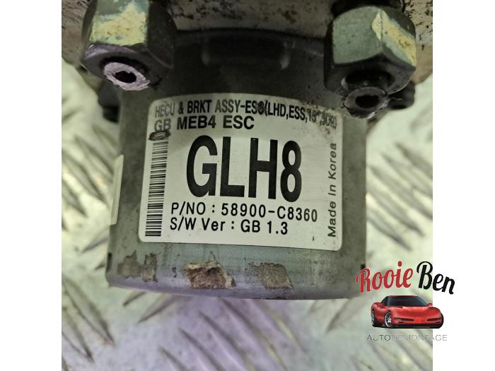 ABS Pomp van een Hyundai i20 (GBB) 1.0 T-GDI 100 12V 2016