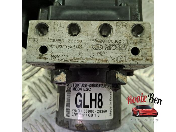 ABS Pomp van een Hyundai i20 (GBB) 1.0 T-GDI 100 12V 2016