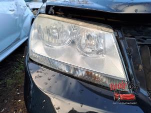 Gebruikte Rechter Koplamp Dodge Avenger (JS) 2.0 16V Prijs € 75,00 Margeregeling aangeboden door Rooie Ben autodemontage