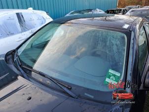 Gebruikte Ruit voor Dodge Avenger (JS) 2.0 16V Prijs € 150,00 Margeregeling aangeboden door Rooie Ben autodemontage