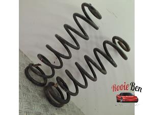 Gebruikte Schroefveer achter Dodge 1500 Crew Cab (DS) 5.7 Hemi V8 4x4 Prijs op aanvraag aangeboden door Rooie Ben autodemontage