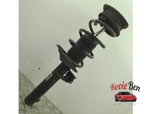 Gebruikte Mac Phersonpoot rechts-voor Audi A3 Sportback (8VA/8VF) 1.6 TDI Ultra 16V Prijs € 60,00 Margeregeling aangeboden door Rooie Ben autodemontage