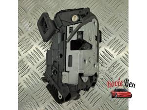 Gebruikte Deurslot Mechaniek 4Deurs rechts-achter Volkswagen Golf VIII (CD1) 1.4 eHybrid 16V Prijs € 75,00 Margeregeling aangeboden door Rooie Ben autodemontage