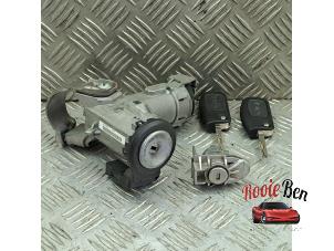 Gebruikte Slotenset Ford Fiesta 6 (JA8) 1.0 EcoBoost 12V 100 Prijs op aanvraag aangeboden door Rooie Ben autodemontage