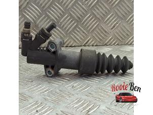 Gebruikte Koppeling Hulp Cilinder Peugeot 207 CC (WB) 1.6 16V Prijs op aanvraag aangeboden door Rooie Ben autodemontage