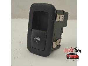 Gebruikte Ruit schakelaar elektrisch Dodge Nitro 3.7 STX V6 4x4 Autom. Prijs € 25,00 Margeregeling aangeboden door Rooie Ben autodemontage