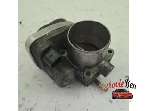 Gebruikte Gasklephuis Renault Clio III (BR/CR) 1.4 16V Prijs € 20,00 Margeregeling aangeboden door Rooie Ben autodemontage