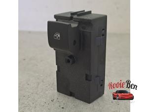 Gebruikte Ruit schakelaar elektrisch Opel Meriva 1.4 Turbo 16V ecoFLEX Prijs € 10,00 Margeregeling aangeboden door Rooie Ben autodemontage