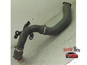 Gebruikte Turboslang Renault Captur (2R) 1.2 TCE 16V EDC Prijs € 100,00 Margeregeling aangeboden door Rooie Ben autodemontage