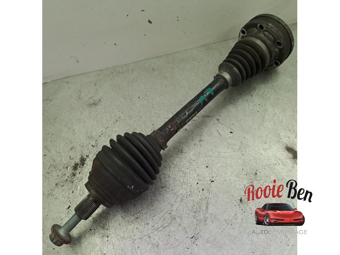 Gebruikte Aandrijfas links-voor Seat Leon SC (5FC) 1.8 TSI Ecomotive 16V Prijs € 50,00 Margeregeling aangeboden door Rooie Ben autodemontage