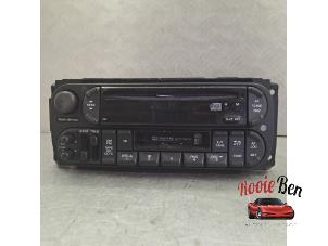 Gebruikte Radio Jeep Cherokee/Liberty (KJ) 2.4 16V Prijs op aanvraag aangeboden door Rooie Ben autodemontage