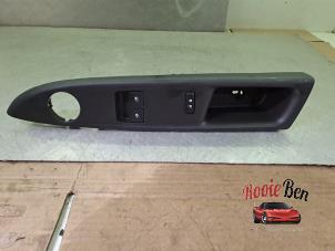 Gebruikte Elektrisch Raam Schakelaar Opel Karl 1.0 12V Prijs € 20,00 Margeregeling aangeboden door Rooie Ben autodemontage