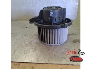 Gebruikte Kachel Ventilatiemotor Kia Rio III (UB) 1.2 CVVT 16V Prijs op aanvraag aangeboden door Rooie Ben autodemontage