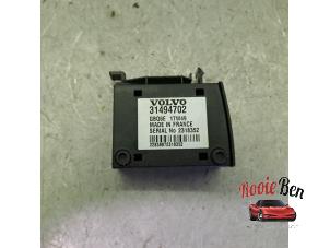 Gebruikte Telefoonhouder Volvo V40 (MV) 2.0 D3 16V Prijs op aanvraag aangeboden door Rooie Ben autodemontage